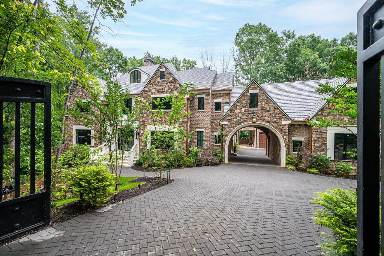 Adams Mansion, 10k Sqft, 7bd/7ba, 15min To Airport Atlanta
