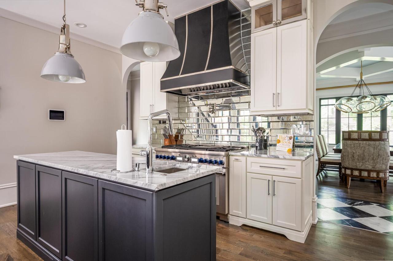 Adams Mansion, 10k Sqft, 7bd/7ba, 15min To Airport Atlanta