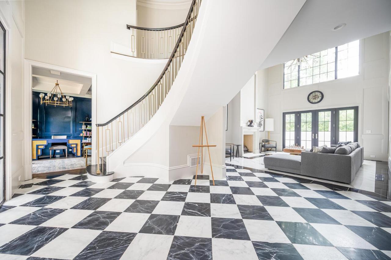 Holiday home Adams Mansion, 10k Sqft, 7bd/7ba, 15min To Airport