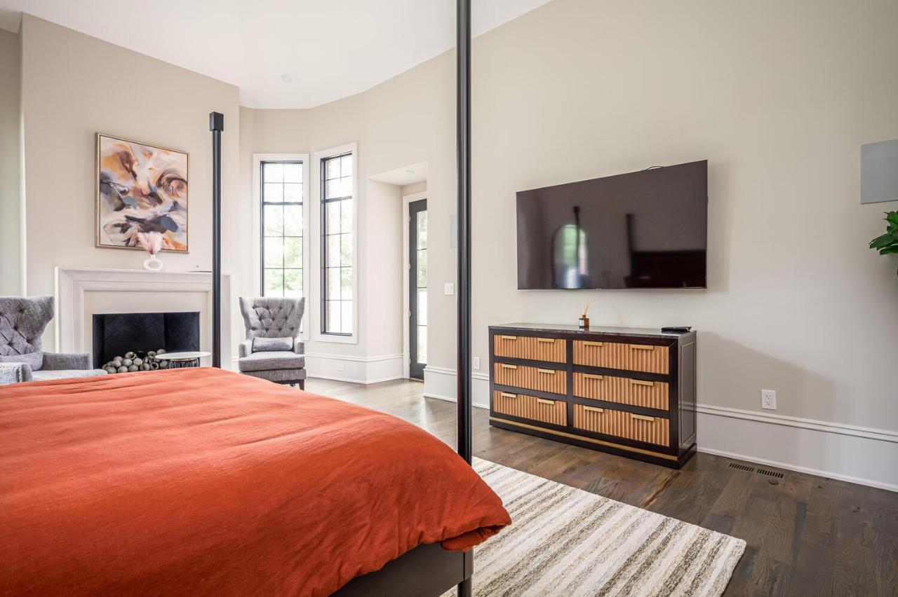 Adams Mansion, 10k Sqft, 7bd/7ba, 15min To Airport Holiday home Atlanta