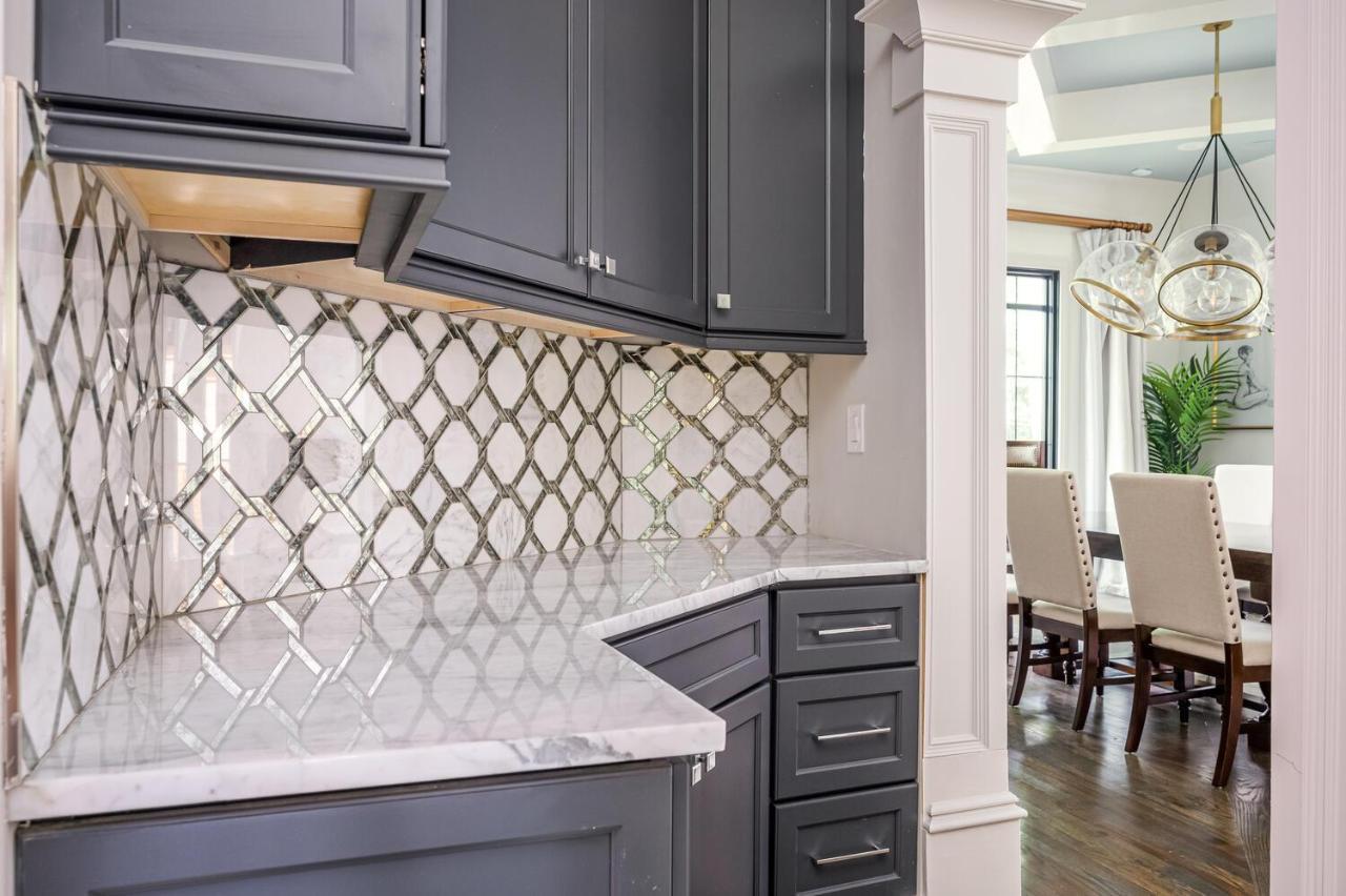 Adams Mansion, 10k Sqft, 7bd/7ba, 15min To Airport Atlanta