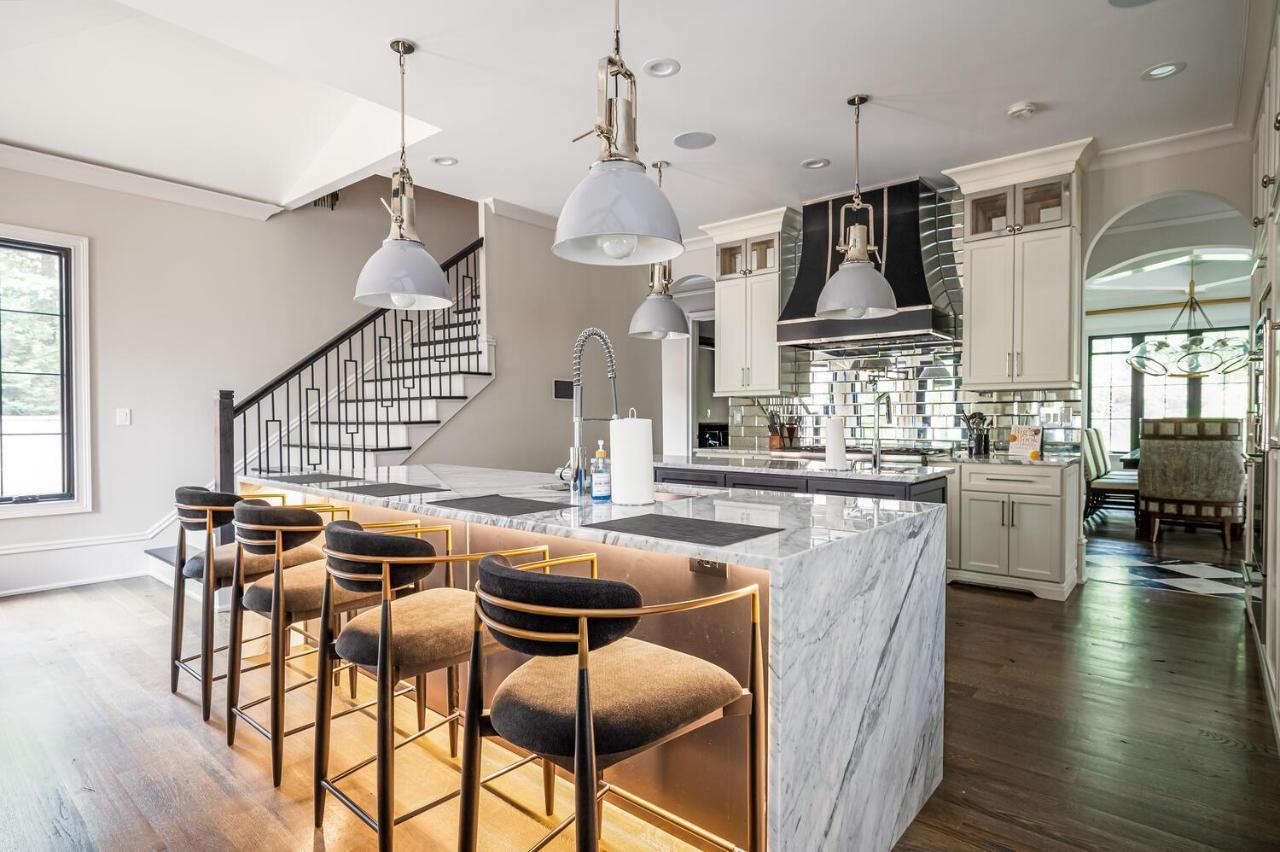 Holiday home Adams Mansion, 10k Sqft, 7bd/7ba, 15min To Airport