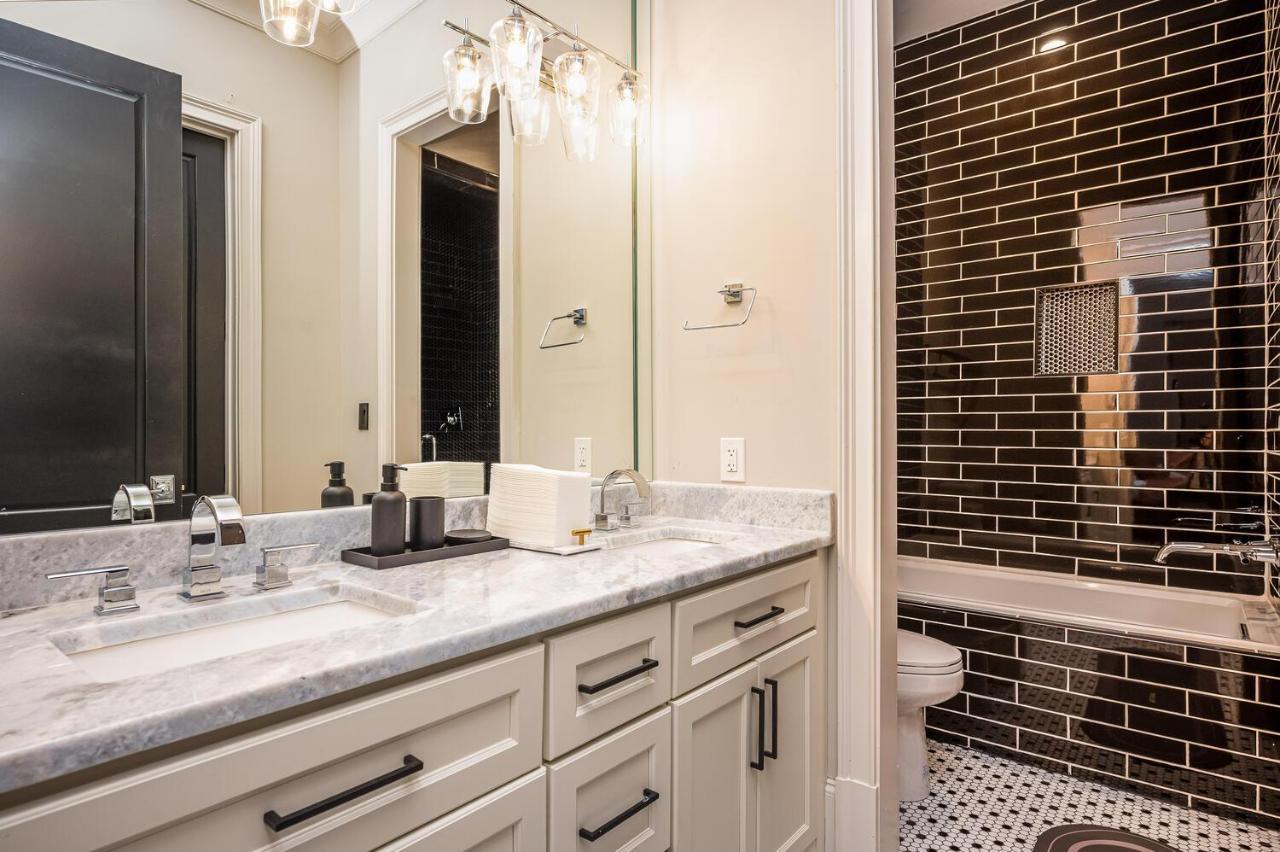 Adams Mansion, 10k Sqft, 7bd/7ba, 15min To Airport