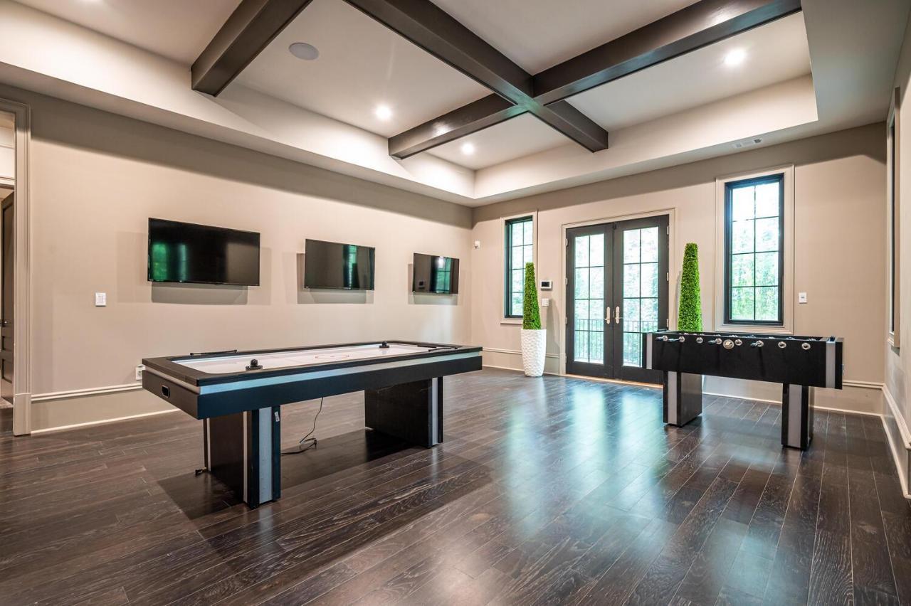 Holiday home Adams Mansion, 10k Sqft, 7bd/7ba, 15min To Airport *